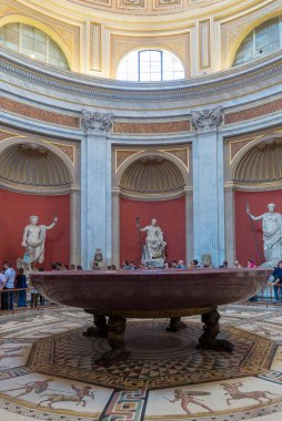 Roma, İtalya - 25 Ekim 2018: Vatikan Müzesi 'nin İçi. Sala Rotonda