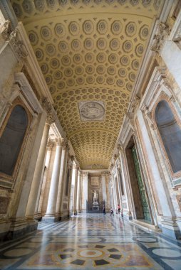 ROME, ITALY ECTOBER 25, 2018: Piazza del Campidoglio, Capitoline Hill 'in tepesinde, Palazzo Senatorio' nun maskesiyle.