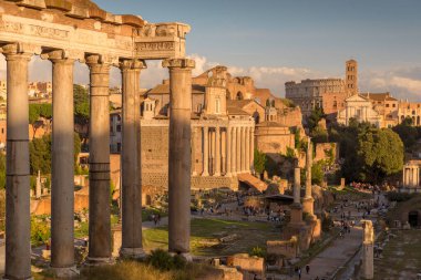 ROME, ITALY ECTOBER 25, 2018: Piazza del Campidoglio, Capitoline Hill 'in tepesinde, Palazzo Senatorio' nun maskesiyle.