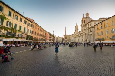 ROME, ITALY ECTOBER 25, 2018: Piazza del Campidoglio, Capitoline Hill 'in tepesinde, Palazzo Senatorio' nun maskesiyle.