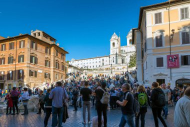 ROME, ITALY ECTOBER 25, 2018: Piazza del Campidoglio, Capitoline Hill 'in tepesinde, Palazzo Senatorio' nun maskesiyle.