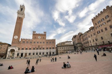 ROME, ITALY ECTOBER 25, 2018: Piazza del Campidoglio, Capitoline Hill 'in tepesinde, Palazzo Senatorio' nun maskesiyle.