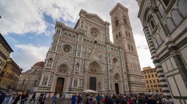 FLORENCE, ITALY - 28 Ekim 2018: Floransa Katedrali, resmi adıyla Cattedrale di Santa Maria del Fiore, İngilizce 