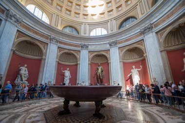 Roma, İtalya - 25 Ekim 2018: Vatikan Müzesi 'nin İçi. Sala Rotonda