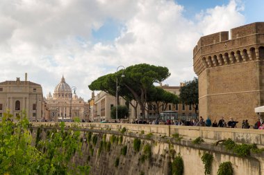 ROMA, İTALYA - 26 Ekim 2018: Vatikan 'daki Aziz Peter Kubbesi
