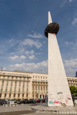 BÜKREŞ, ROMANIA - 2 Haziran 2018: Romanya 'nın Bükreş kentindeki Yeniden Doğuş Anıtı, 1989 yılında komünizmi deviren Romanya Devrimi' nin mücadele ve kurbanlarını anan bir anıt..