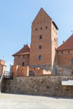 TRAKAI, LITHUANIA - 8 Haziran 2016: Kestutis tarafından 14. yüzyılda inşa edilen Trakai Kalesine bakın 