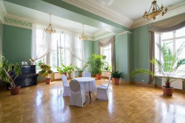 MEZOTNE, LATVIA - 9 Haziran 2016: Mezotne Sarayı 'nın içi, konak Lieven ailesinin eski mülküydü