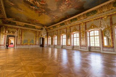 PILSRUNDALE, LATVIA - 9 Haziran 2016: Rundale Sarayı 'nın İçi (Altın Salon).