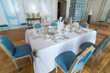 PILSRUNDALE, LATVIA 9 Haziran 2016: Rundale Sarayı 'nın İçi. Mermer Salon, Dukes' in yemek odası olarak hizmet verdi.