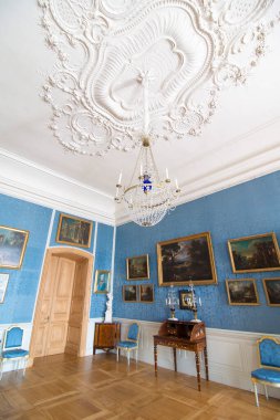 PILSRUNDALE, LATVIA - 9 Haziran 2016: Rundale Sarayı 'nın İçi. İtalyan Salonu. Şu anda Letonya 'da bulunan Courland Dükleri için inşa edilen iki büyük barok sarayından biri.