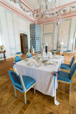 PILSRUNDALE, LATVIA 9 Haziran 2016: Rundale Sarayı 'nın İçi. Mermer Salon, Dukes' in yemek odası olarak hizmet verdi.