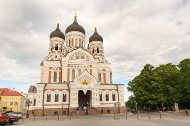 TALLINN, ESTONIA - 12 Haziran 2016: Estonya 'nın Tallinn Eski Kasabası' ndaki bir ortodoks katedrali olan Alexander Nevsky Katedrali.