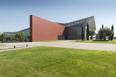 10 Temmuz 2015: Miguel Delibes Kültür Merkezi mimar Ricardo Bofill Levi tarafından tasarlandı ve Mart 2007 'de Castilla ve Leon Senfoni Orkestrası' nın bir konseriyle açıldı.