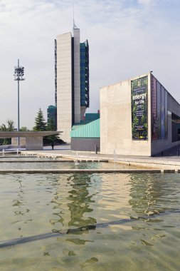 VìDOLID, İspanya - 17 Haziran 2015: Valladolid Bilim Müzesi Mayıs 2003 'te açıldı. Rafael Moneo ve Enrique de Teresa bu yeni bilim müzesini kurmak için eski endüstriyel kompleksin çoğunu kullandılar..