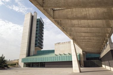 VìDOLID, İspanya - 17 Haziran 2015: Valladolid Bilim Müzesi Mayıs 2003 'te açıldı. Rafael Moneo ve Enrique de Teresa bu yeni bilim müzesini kurmak için eski endüstriyel kompleksin çoğunu kullandılar..