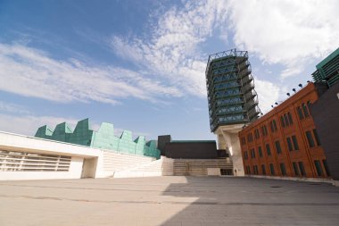 VìDOLID, İspanya - 17 Haziran 2015: Valladolid Bilim Müzesi Mayıs 2003 'te açıldı. Rafael Moneo ve Enrique de Teresa bu yeni bilim müzesini kurmak için eski endüstriyel kompleksin çoğunu kullandılar..