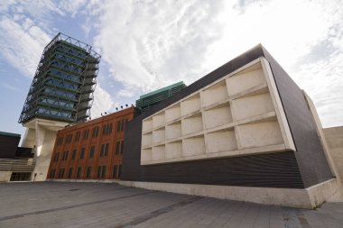 VìDOLID, İspanya - 17 Haziran 2015: Valladolid Bilim Müzesi Mayıs 2003 'te açıldı. Rafael Moneo ve Enrique de Teresa bu yeni bilim müzesini kurmak için eski endüstriyel kompleksin çoğunu kullandılar..