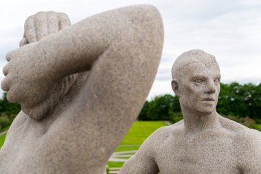 OSLO, NORway - 7 Haziran 2017: Vigeland Park 'ta Gustav Vigeland' ın heykelleri