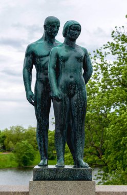 OSLO, NORway - 7 Haziran 2017: Vigeland Park 'ta Gustav Vigeland' ın heykelleri