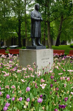 OSLO, NORway - Haziran 2017: Adını taşıyan parkta Gustav Vigeland 'a saygıdan heykel