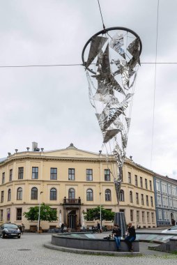 OSLO, NORway - 8 Haziran 2017: Norveç 'in Oslo kentindeki St. Olavs Plass' ta Işık Pınarı