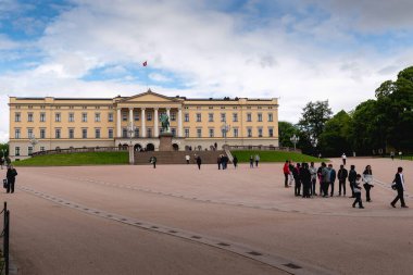 OSLO, NORway - 8 Haziran 2017: Oslo 'daki Kraliyet Sarayı Slottet Manzarası 