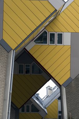 ROTTERDAM, NETHERLANDS - 16 Mayıs 2017: Küp evler, Hollanda 'da Rotterdam ve Helmond' da inşa edilen ve mimar Piet Blom tarafından tasarlanan ve 