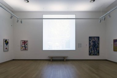 AMSTERDAM, NETHERLANDS - 15 Mayıs 2017: Amsterdam Stedelijk Müzesi modern ve çağdaş sanat ve tasarıma adanmış uluslararası bir müzedir.. 