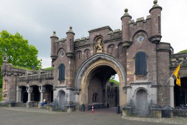 NAARDEN - NETHERLANDS - 13 Mayıs 2017: Naarden Hollanda 'nın Kuzey Hollanda eyaletinin Gooi bölgesinde yer alan bir şehirdir..