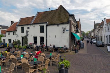 NAARDEN - NETHERLANDS - 13 Mayıs 2017: Naarden Hollanda 'nın Kuzey Hollanda eyaletinin Gooi bölgesinde yer alan bir şehirdir..