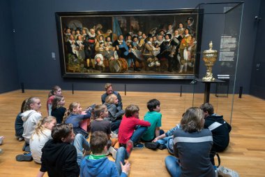 AMSTERDAM, NETHERLANDS - 10 Mayıs 2017: Amsterdam 'da sanat ve tarihe adanmış bir Hollanda Ulusal Müzesi