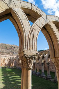 SORIA, İspanya - 2 Kasım 2016: Soria 'daki San Juan de Duero Manastırı. İspanya