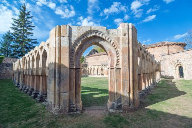 SORIA, İspanya - 2 Kasım 2016: Soria 'daki San Juan de Duero Manastırı. İspanya