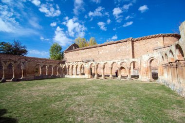 SORIA, İspanya - 2 Kasım 2016: Soria 'daki San Juan de Duero Manastırı. İspanya