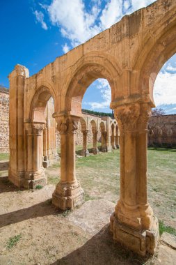 SORIA, İspanya - 2 Kasım 2016: Soria 'daki San Juan de Duero Manastırı. İspanya