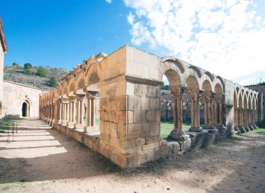 SORIA, İspanya - 2 Kasım 2016: Soria 'daki San Juan de Duero Manastırı. İspanya