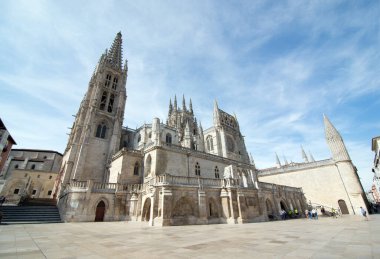 BURGOS, İspanya - 31 Ağustos 2016: Burgos 'un Gotik Katedrali' nin inşaatı 1221 yılında başladı ve esasen 13. yüzyıldan 15. yüzyıla kadar yayıldı. UNESCO 'nun Dünya Mirası Alanı ilan edildi.