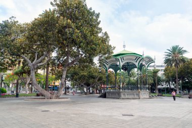 LAS PALMAS, Büyük Kanarya, İspanya - 30 Temmuz 2016: San Telmo Parkı, Las Palmas şehrinin tarihi merkezi,