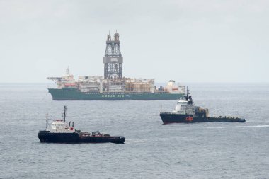 LAS PALMAS DE GRAN CANARIA, İspanya - 30 Temmuz 2016: Las Palmas, Kanarya Adaları açıklarında Atlantik Okyanusu 'nun derin sularında hidrokarbon arama kuyuları yönetmek için tekne