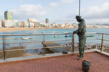 LAS PALMAS DE GRAN CANARIA, İspanya - 1 Ağustos 2016: Las Palmas kentindeki ölü balıkçılara heykel. Heykeltıraş Navarro Chano Betancor