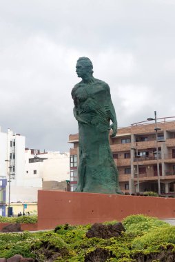 LAS PALMAS DE GRAN Kanada, İspanya - 3 AĞUSTOS 2016: İspanya 'nın Las Palmas kentinde bulunan opera sanatçısı Alfredo Kraus Oditoryumu' nun heykeli