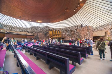 HELSINKI, FINLAND - 13 Haziran 2016: Helsinki şehrinin merkezindeki Tapınak Meydanı Kilisesi 'nin İçi.