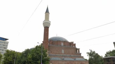 SOFYA, BULGARIA - 8 Haziran 2018: Banya Bashi camisi Sofya şehir merkezinde, Maria Luisa bulvarında yer almaktadır..