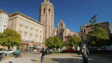 VALENCIA, İSPA - 5 Şubat 2019: Miguelete, Katedralin çan kulesi ve İspanya 'nın Valensiya Leydisi Varsayımı Bazilikası