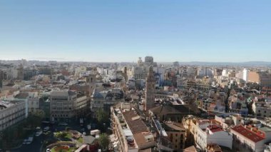 VALENCIA, İspanya - 5 Şubat 2019: Miguelete Kulesi 'nden şehrin manzarası, Valencia Katedrali' nin çan kulesi. Valensiya 'da El Miguelete veya Torre del Micalet olarak bilinir..