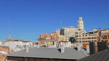 VALENCIA, İspanya - 6 Şubat 2019: Valensiya merkezinin çatılarının manzarası