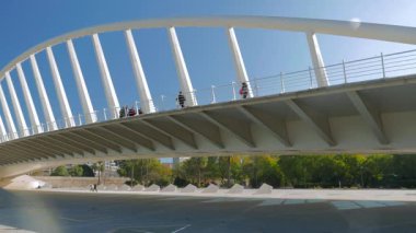 VALENCIA, İspanya - 6 Şubat 2019 İspanya, Valencia 'daki La Peineta Köprüsü