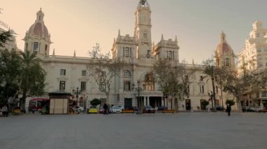 VALENCIA, İSPAN - 5 Şubat 2019 Valencia belediye binası meydanı. Plaza de Ayuntamiento, İspanya