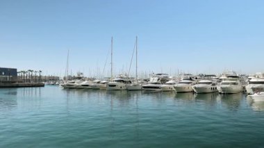 Alicante, İspanya marinası güneşli bir günde